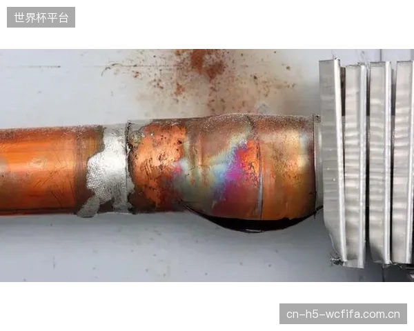 两线解码器协议的“水锤熔断”现象，正在驱动球场运维从“事后抢修”转向“水力模型预防